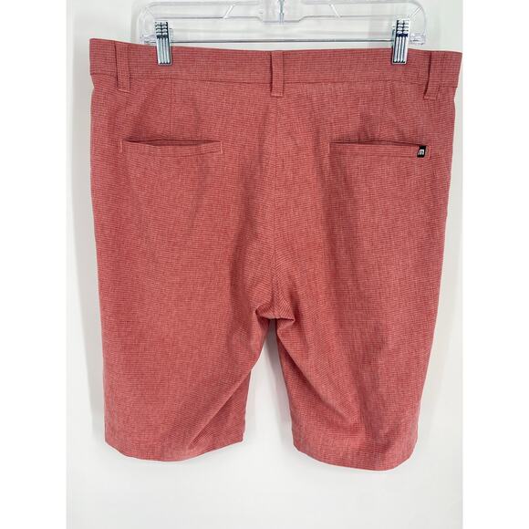 Travis Mathew Shorts Men’s 35 Red Bermuda Vacation Resortwear Coastal Nautical - Picture 2 of 9